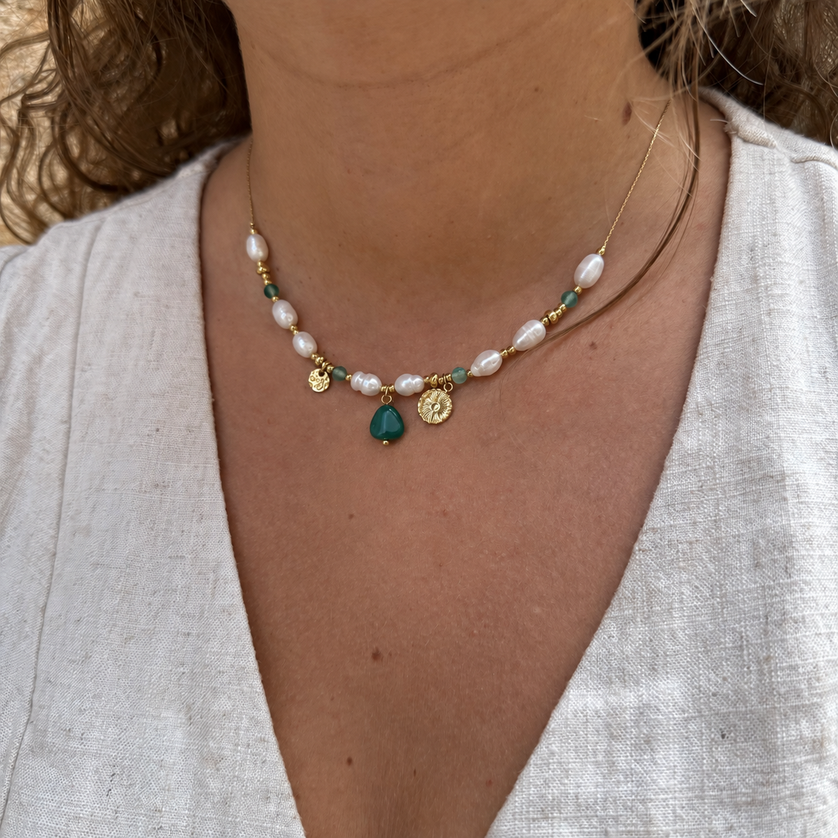 Collier acier inoxydable doré perles d'eau douce breloque marguerite porté hypoallergénique résiste à l'eau