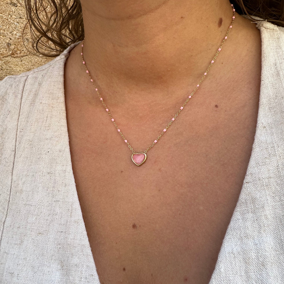 Collier acier inoxydable doré hypoallergénique résiste à l'eau petites perles roses pendentif cœur rhodonite