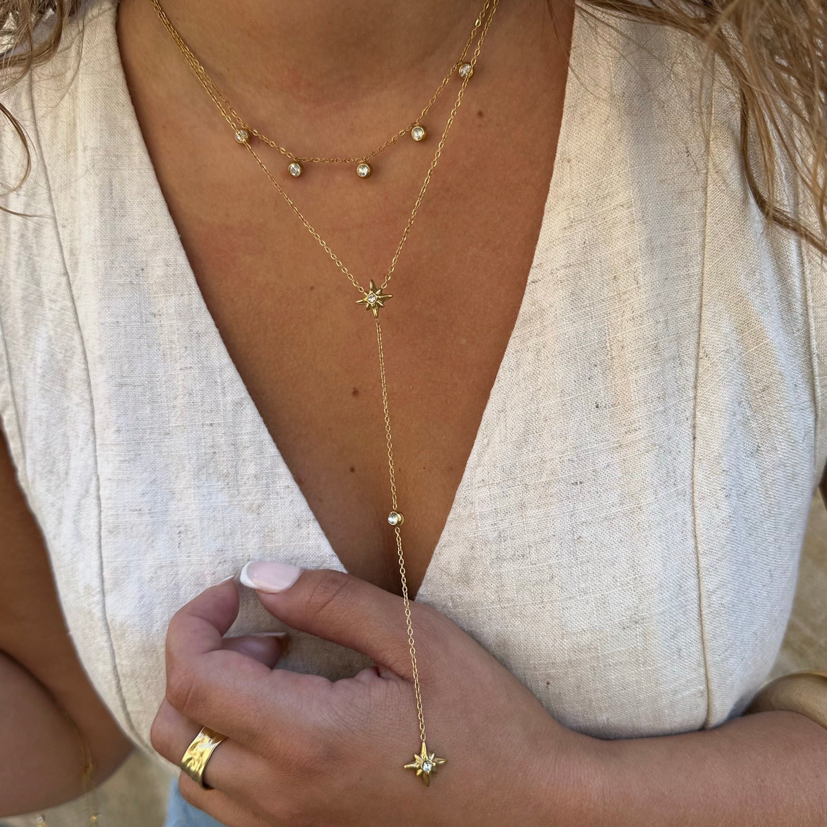 collier y cravate étoiles et oxydes de zirconium