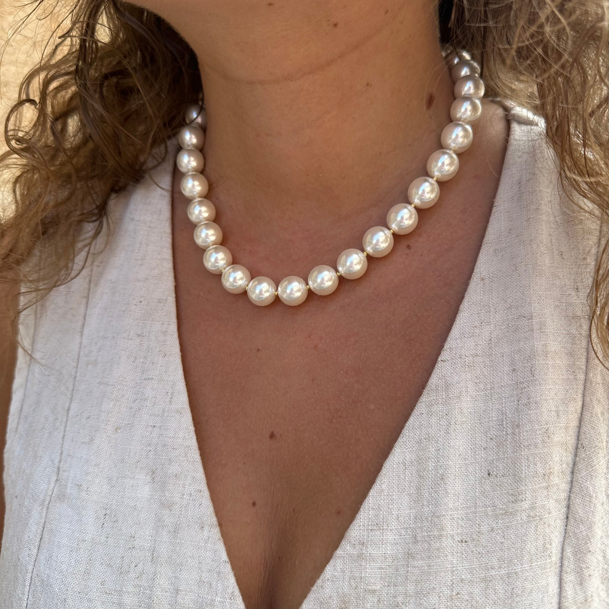 collier grosses perles détails acier inoxydable doré hypoallergénique résiste à l'eau effet habillé