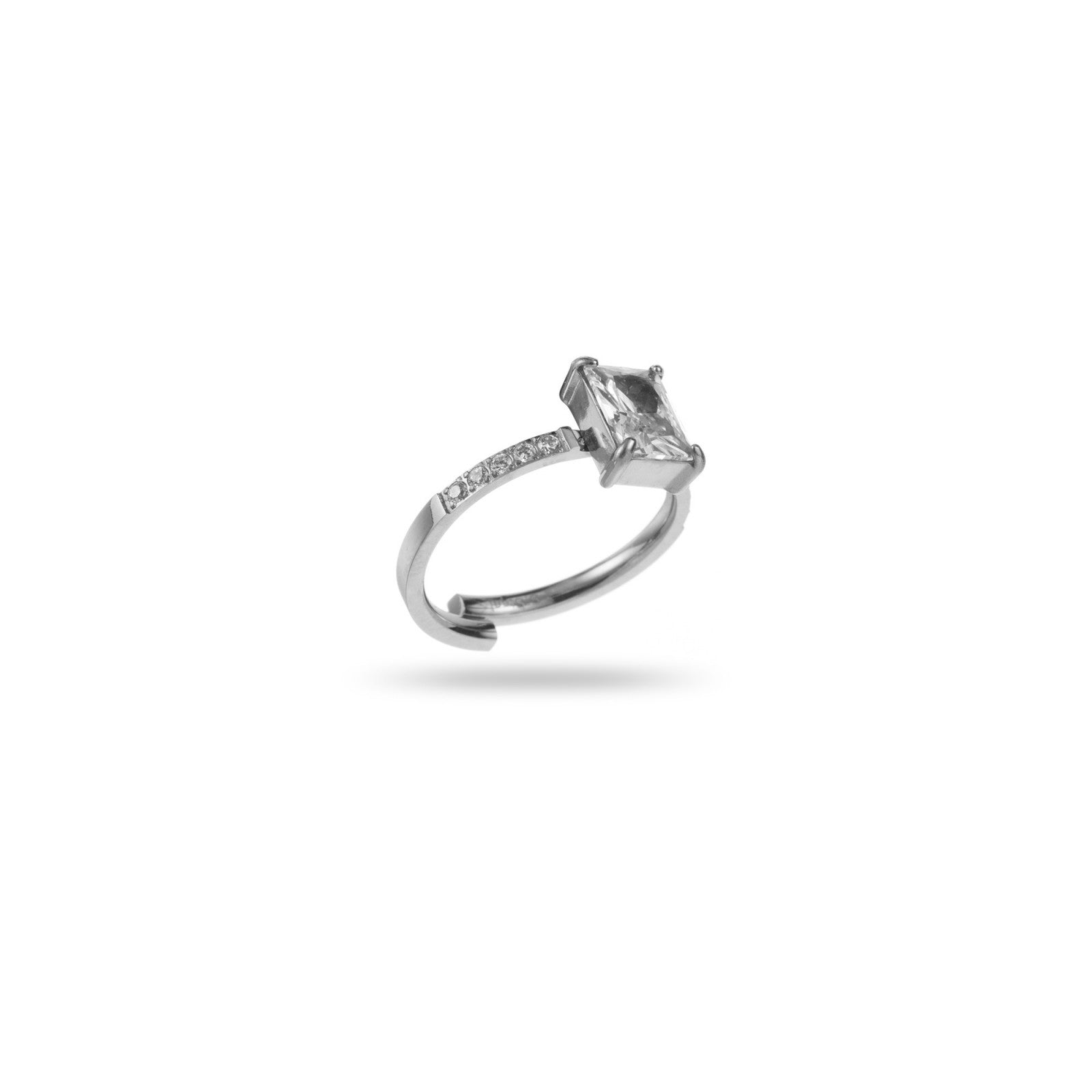 Bague solitaire accompagné strass