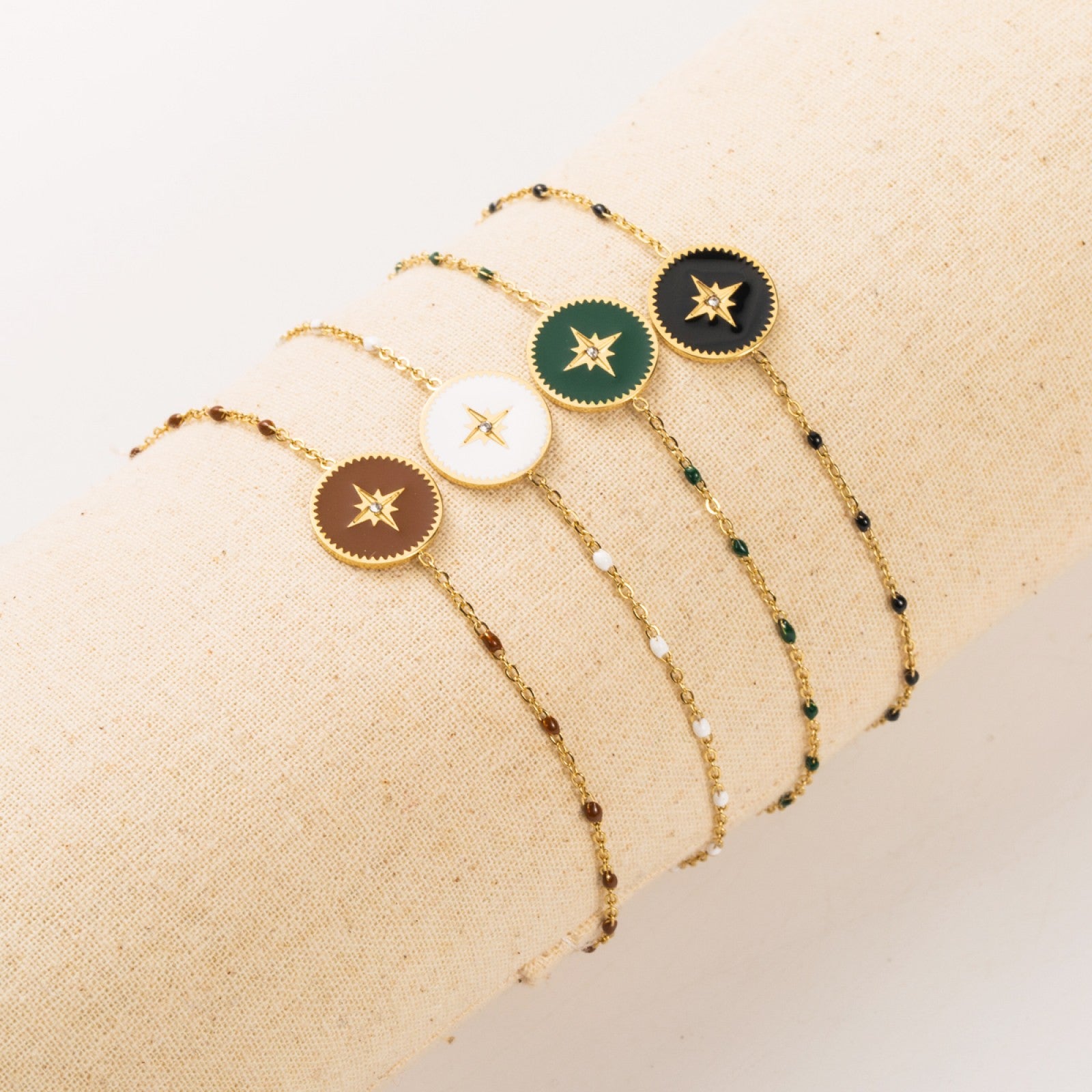 Bracelet petites perles et étoile colorée strass